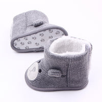 new bear knitting baby shoes