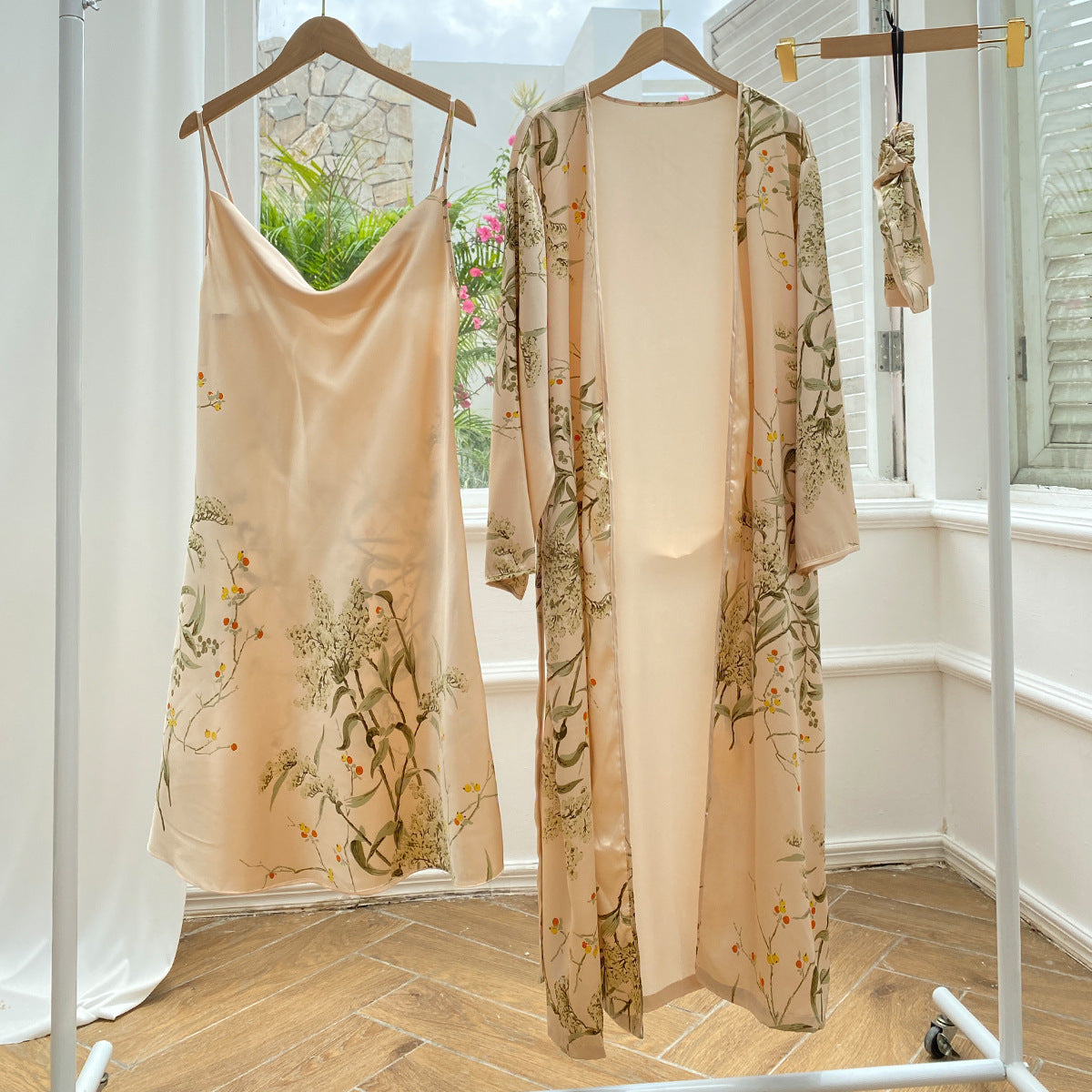 Luxury Simulation Silk Thin Style Sleeping Robe and Gown Sleepwear Set